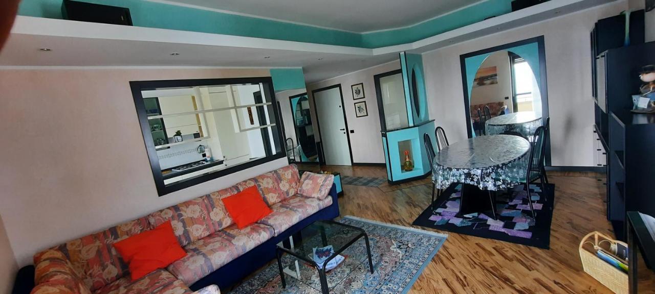 La Terrazza Casa Vacanza Carenno Bagian luar foto